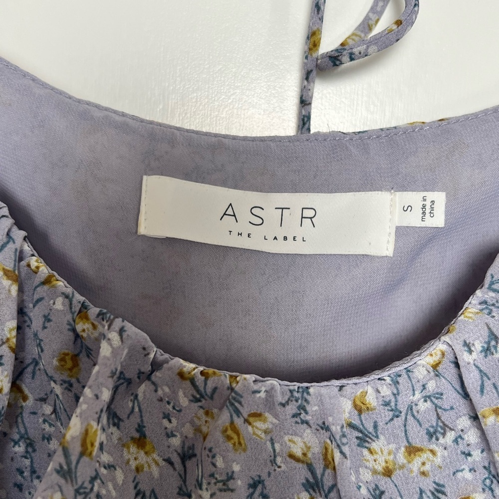 ASTR Long Sleeve Lavender Ruffle Top (Small) - Picture 4 of 4